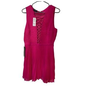 NWT bebe pleated chiffon type material pink dress size 10
